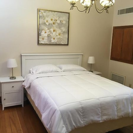 Hotel Burgess Reedley Bagian luar foto