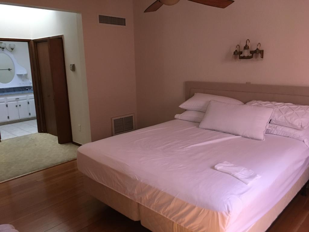Hotel Burgess Reedley Bagian luar foto