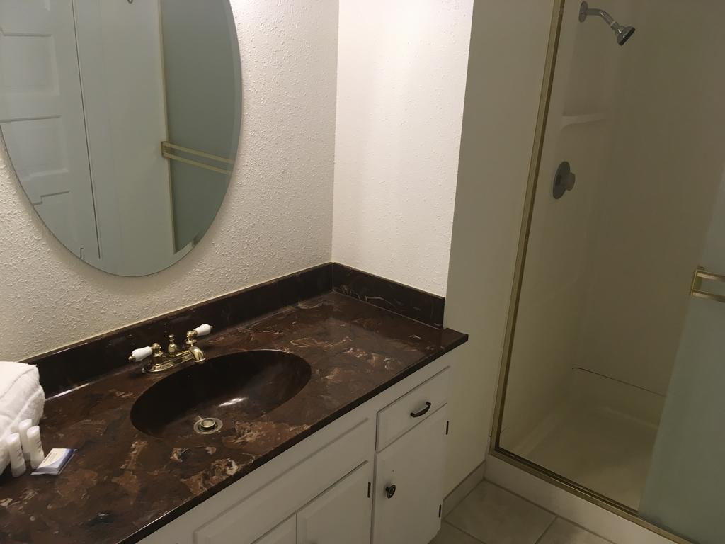 Hotel Burgess Reedley Bagian luar foto