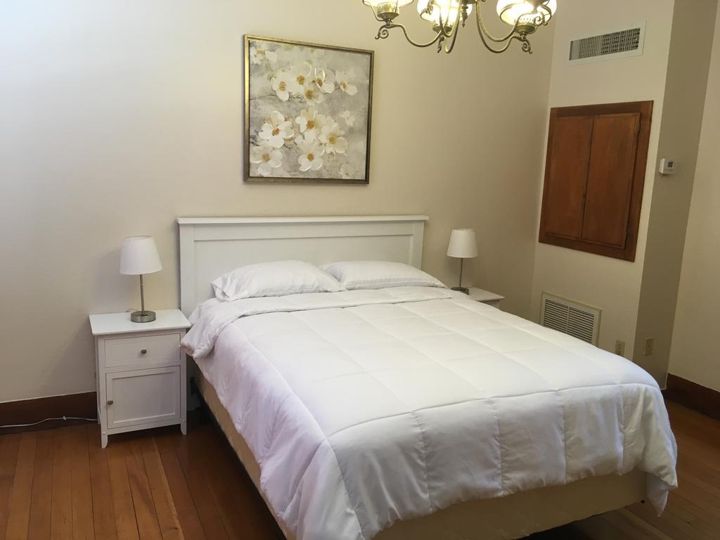 Hotel Burgess Reedley Bagian luar foto