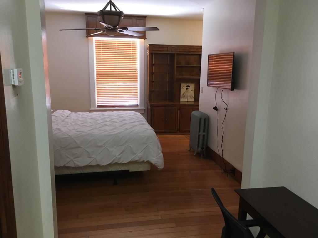 Hotel Burgess Reedley Bagian luar foto