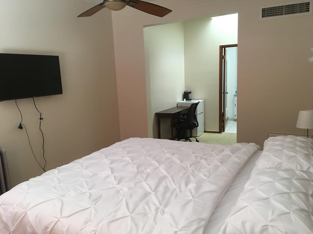 Hotel Burgess Reedley Bagian luar foto