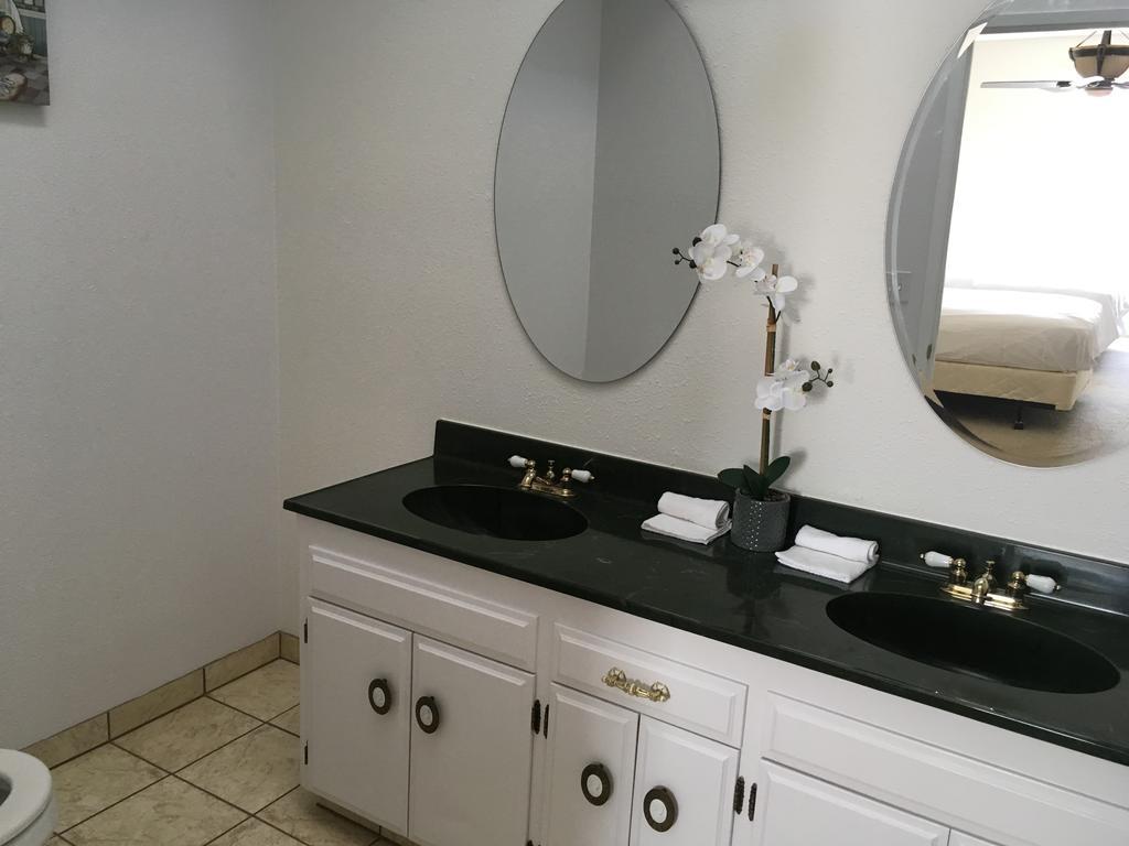 Hotel Burgess Reedley Bagian luar foto
